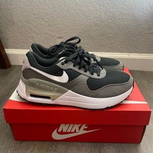 Men’s NIKE AIR MAX SYSTM size 8